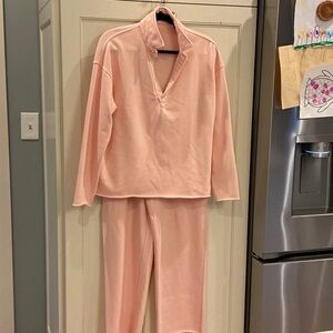 Ladies pink 2 piece lounge set. Size medium.